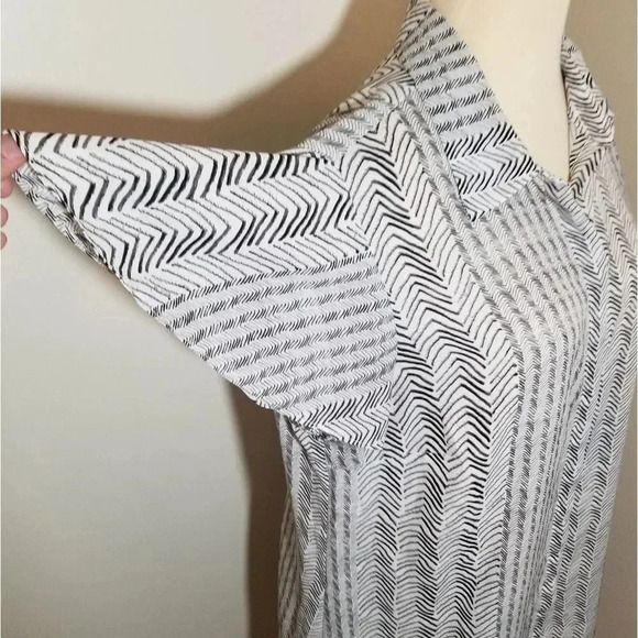 {Worthington} Zig Zag Print Ruffle Sleeve - Picture 3 of 7